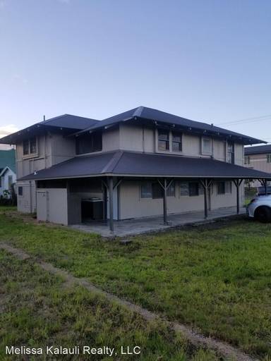 Main picture of 704 Kekuanaoa St