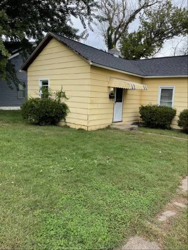Main picture of 2716 S Staunton Rd