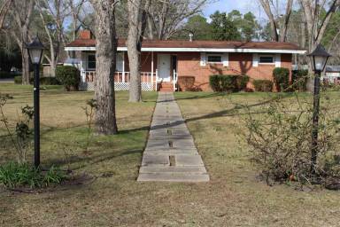 Main picture of 401 Virginia Ave