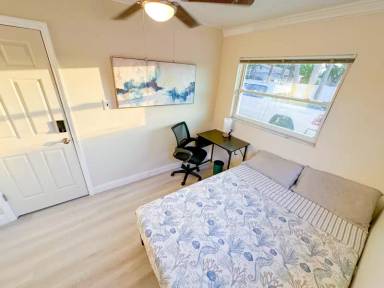 Main picture of 2370 Leon Ave
