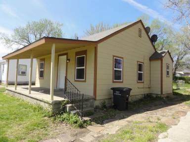 Main picture of 1655 S Maple Ave