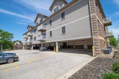 Main picture of 121 Beach Ave