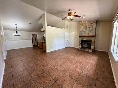 Main picture of 330 McQueen Cir