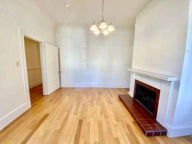 Main picture of 129 Eureka St