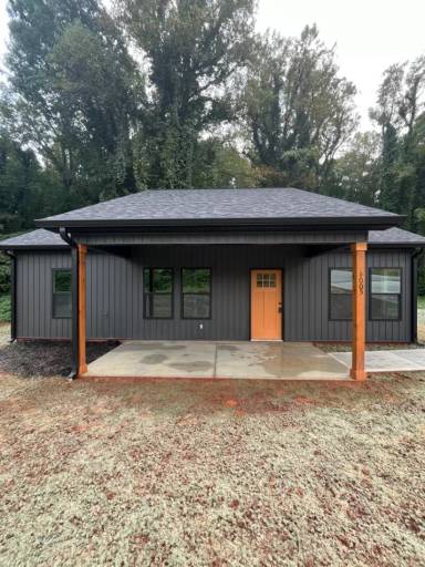 Main picture of 1005 Midnight Rd