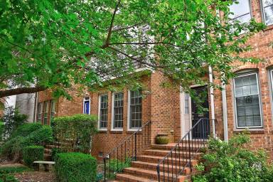 Main picture of 809 Colonial Ave