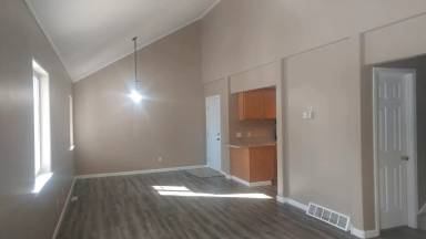 Main picture of 1204 1/2 Hawthorne Ln