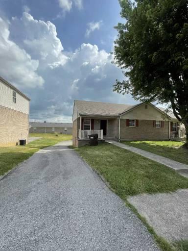 Main picture of 207 Aqueduct Dr