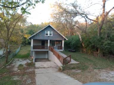 Main picture of 6608 E 67th St