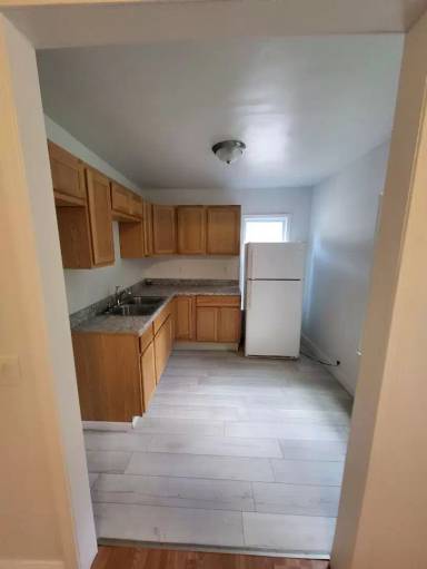 Main picture of 2920 Hoyt St