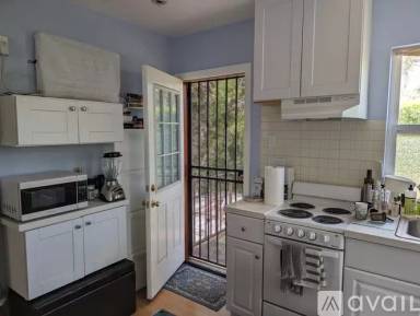 Main picture of 2595 Military Ave