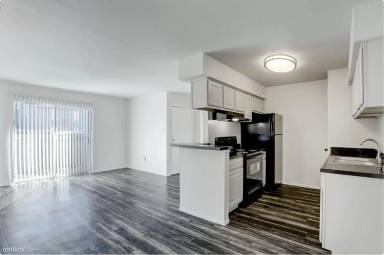 Main picture of 458 Oak Ln
