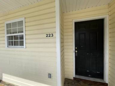Main picture of 101 Hall St