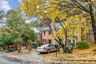 Main picture of 1702 Twin Brooks Dr SE