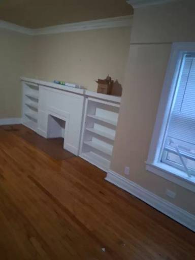 Main picture of 8028 S Jeffrey Ave