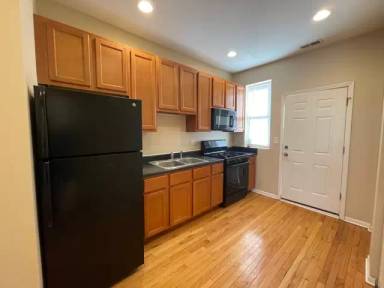 Main picture of 847 E 64th St