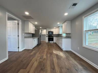 Main picture of 204 Hillcrest Dr