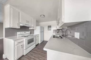 Main picture of 1127 E 4th St