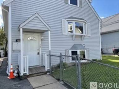 Main picture of 92 Whitfield St