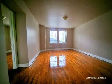 Main picture of 4850 W Adams St