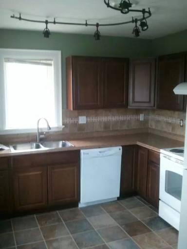 Main picture of 615 W Ionia St