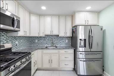 Main picture of 374 Cator Ave