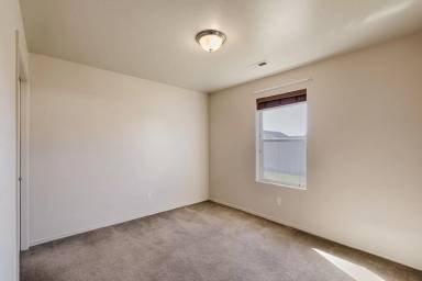 Main picture of 1052 N Starbright Ln