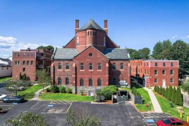 Main picture of 169 Moore St