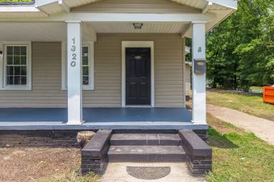 Main picture of 1320 W Friendly Ave