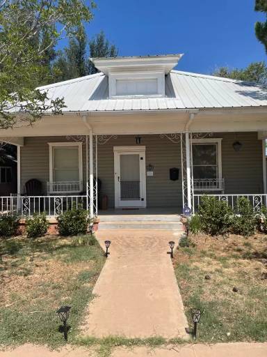 Main picture of 103 S Missouri Ave