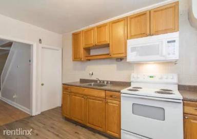 Main picture of 2920 N Washington St
