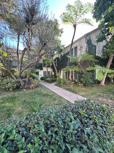 Main picture of 128 S Camden Dr