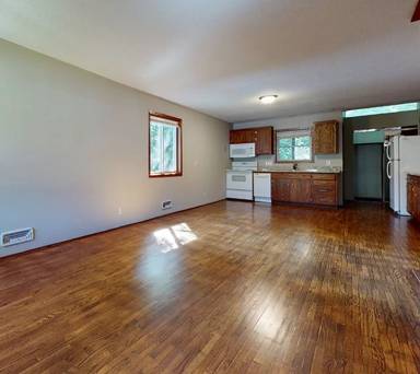 Main picture of 1085 18th Ave SE