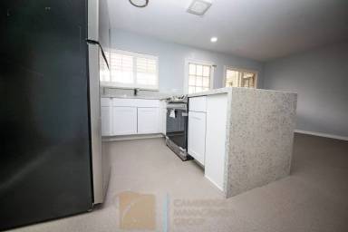 Main picture of 3730 Goldfinch St