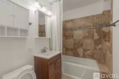 Main picture of 2235 W Fullerton Ave