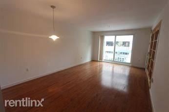 Main picture of Bay Square