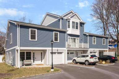 Main picture of 301 Harbour Close