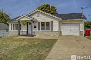 Main picture of 303 Bettie St