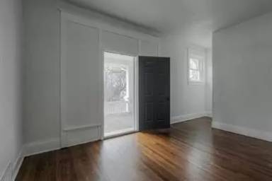 Main picture of 3222 E 11th St