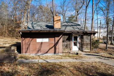 Main picture of 902 Farragut Ave