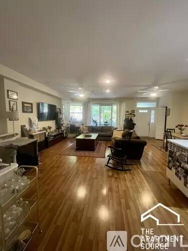 Main picture of 2504-16 North Willetts Court Apartments