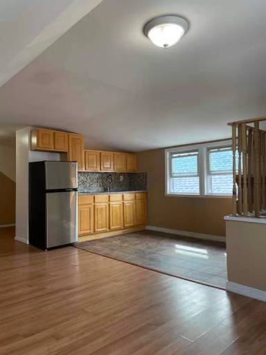 Main picture of 745 Eaton St
