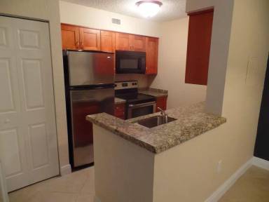 Main picture of 2831 N Oakland Forest Dr