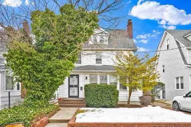 Main picture of 18822 Lewiston Ave