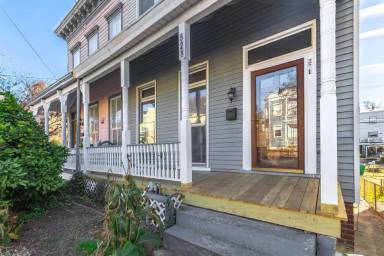 Main picture of 521 N 22nd St