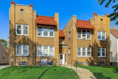 Main picture of 1515 S 90th St