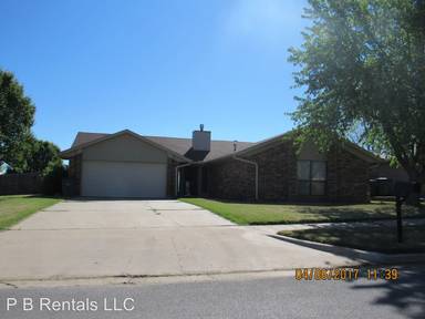 Main picture of 702 SW Englewood Dr