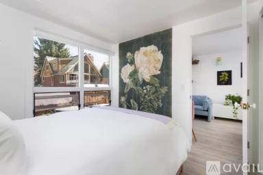 Main picture of 710 W Hopkins Ave