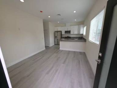 Main picture of 18635 Knapp St