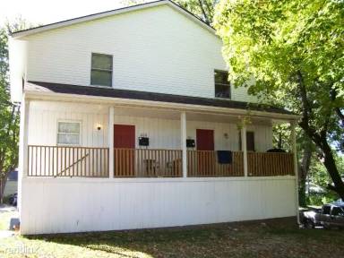 Main picture of 200 E 16th St